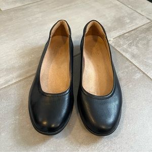 Naturalizer Flexy Flat | Black Leather Flat Shoe Size 7.5